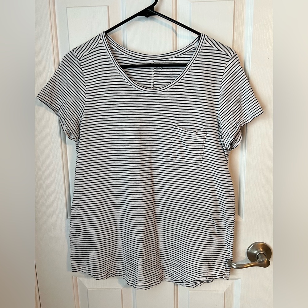 GAP Black & White Striped Tee Size Medium